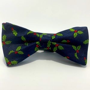 Brand NEW. Never worn. Mistletoe & Holly Bow tie